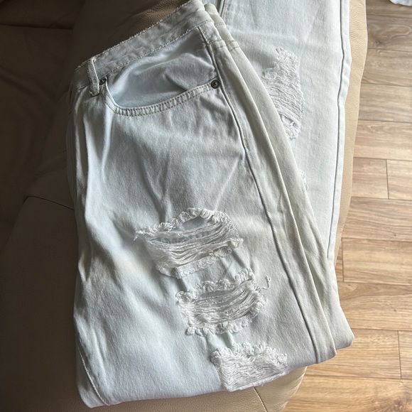 NEW FOREVER 21 Distressed Jeans in light blue - Picture 3 of 13